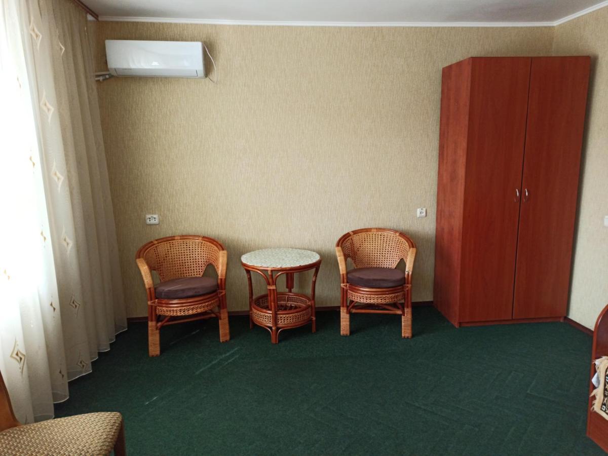 Hotel "Nizhyn" 外观 照片